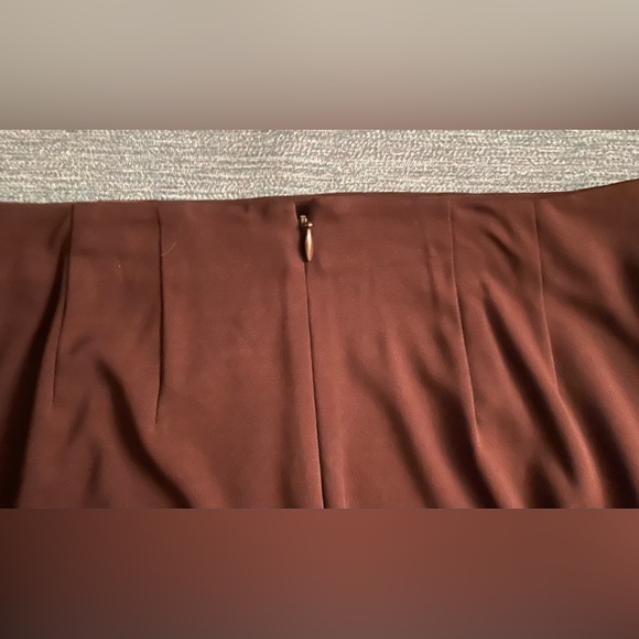 Ann Taylor Chocolate Brown Knee Length Skirt.  Sz 4P. Back Zip. Side Slits. - Picture 4 of 5